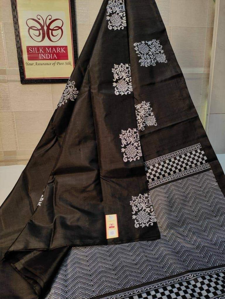 Twirling Black Soft Silk Saree With Entrancing Blouse Piece ClothsVilla Main image