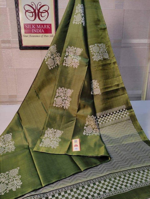 Delightful Green Soft Silk Saree With Admirable Blouse Piece ClothsVilla Main image