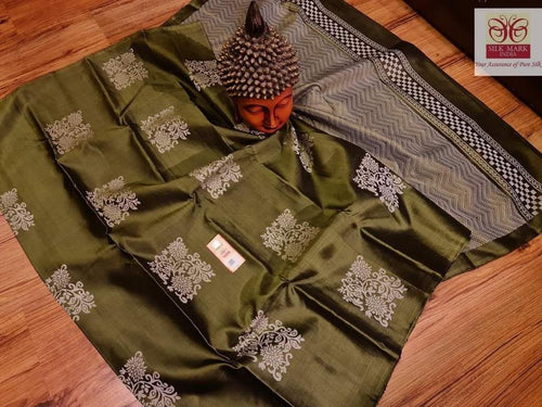 Delightful Green Soft Silk Saree With Admirable Blouse Piece ClothsVilla