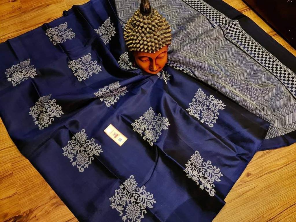 Twirling Navy Blue Soft Silk Saree With Desirable Blouse Piece ClothsVilla