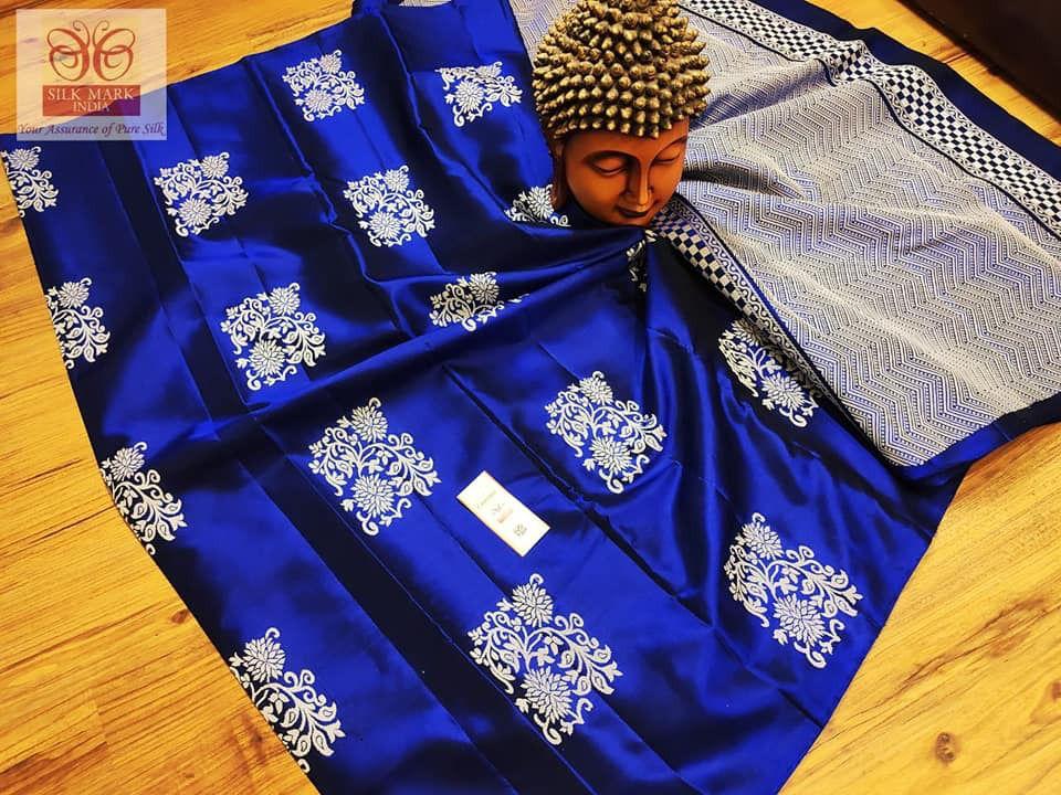 Twirling Royal Blue Soft Silk Saree With Adoring Blouse Piece Secondary image