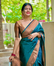 Load image into Gallery viewer, Snazzy Rama Soft Silk Saree With Magnetic Blouse Piece ClothsVilla