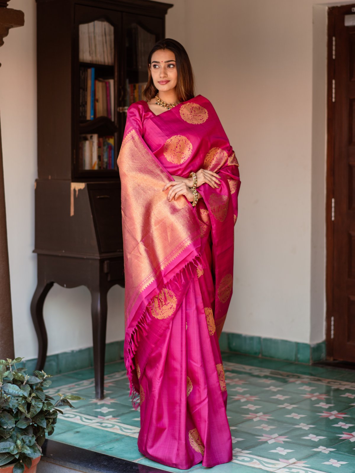 Mesmerising Dark Pink Soft Silk Saree With Skinny Blouse Piece ClothsVilla