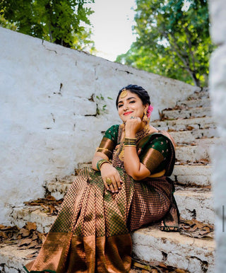 Arresting Dark Green Soft Silk Saree With Impressive Blouse Piece ClothsVilla