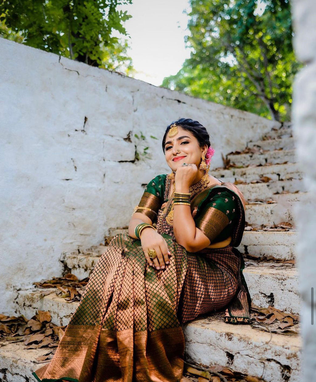 Arresting Dark Green Soft Silk Saree With Impressive Blouse Piece ClothsVilla