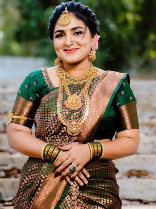 Arresting Dark Green Soft Silk Saree With Impressive Blouse Piece ClothsVilla