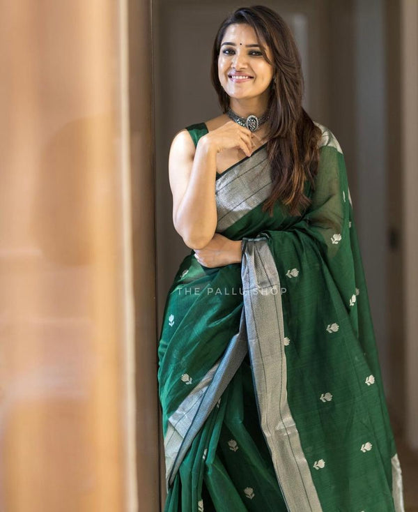 Gratifying Green Cotton Silk Saree With Alluring Blouse Piece ClothsVilla