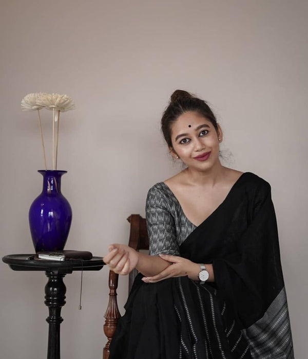 Extraordinary Black Soft Silk Saree With Sizzling Blouse Piece ClothsVilla