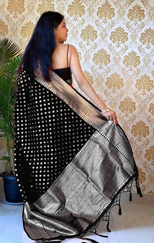 Smart Black Soft Silk Saree With Ravishing Blouse Piece ClothsVilla