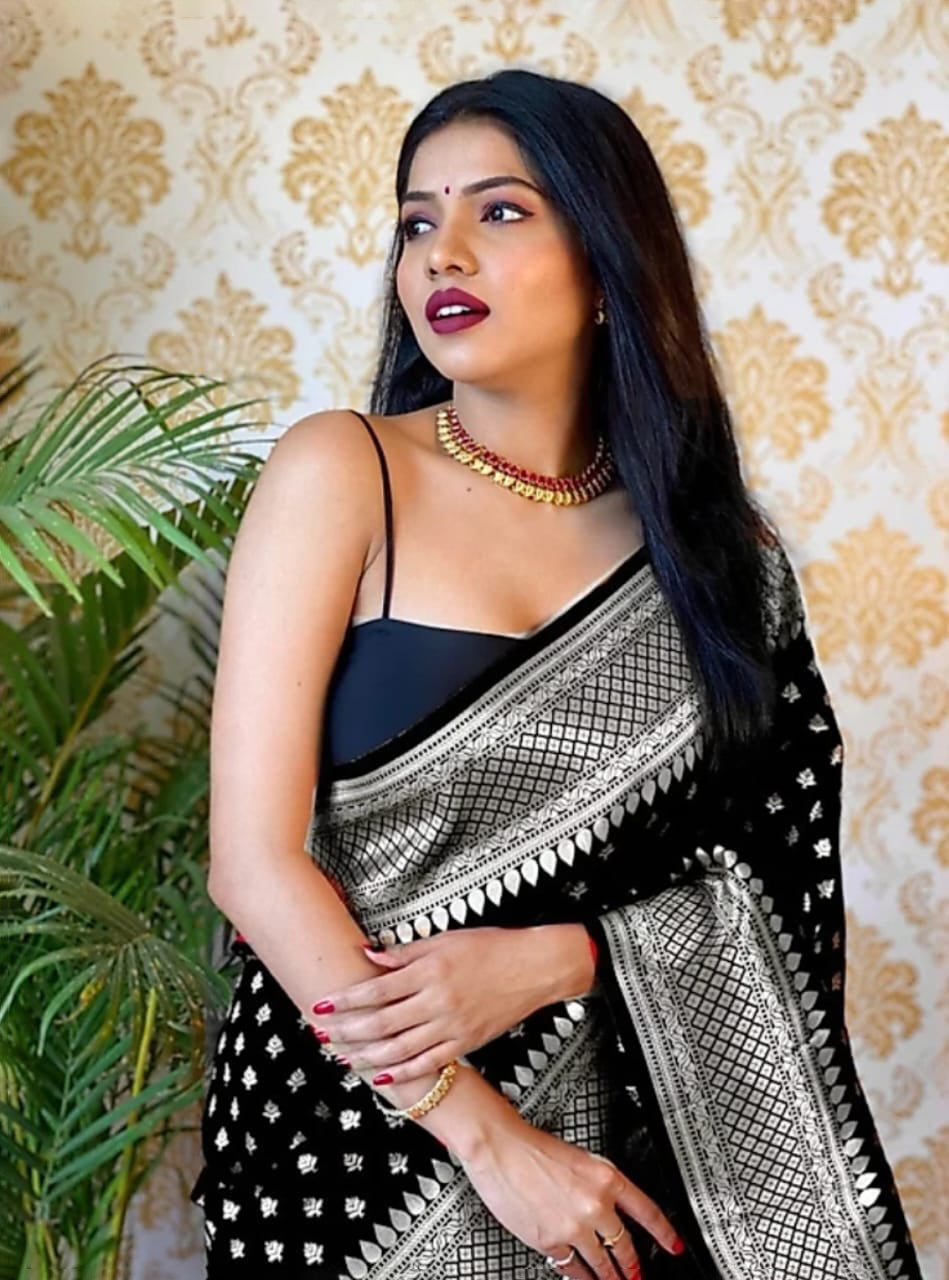 Smart Black Soft Silk Saree With Ravishing Blouse Piece ClothsVilla
