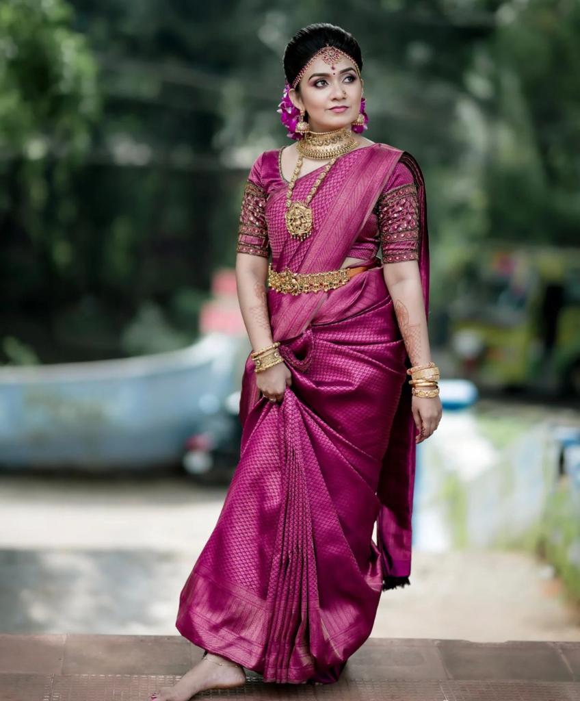 Trendy Purple Soft Silk Saree With Innovative Blouse Piece Secondary image
