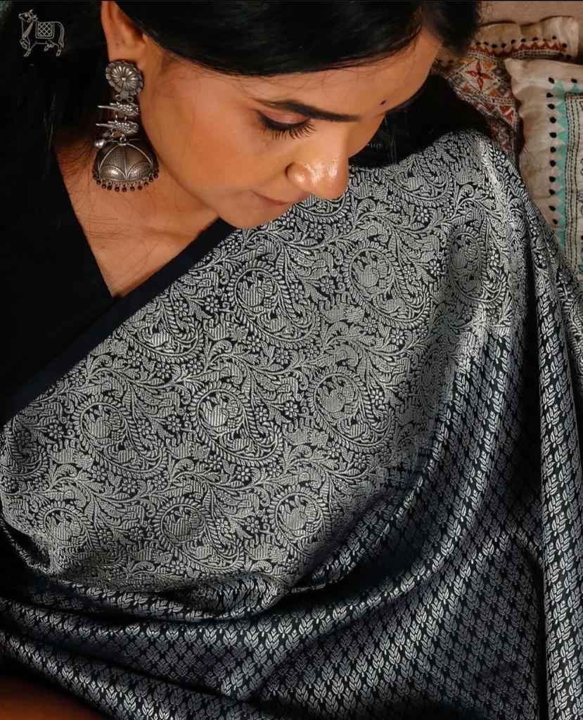 Unique Black Soft Silk Saree With Gratifying Blouse Piece ClothsVilla