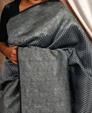Unique Black Soft Silk Saree With Gratifying Blouse Piece ClothsVilla