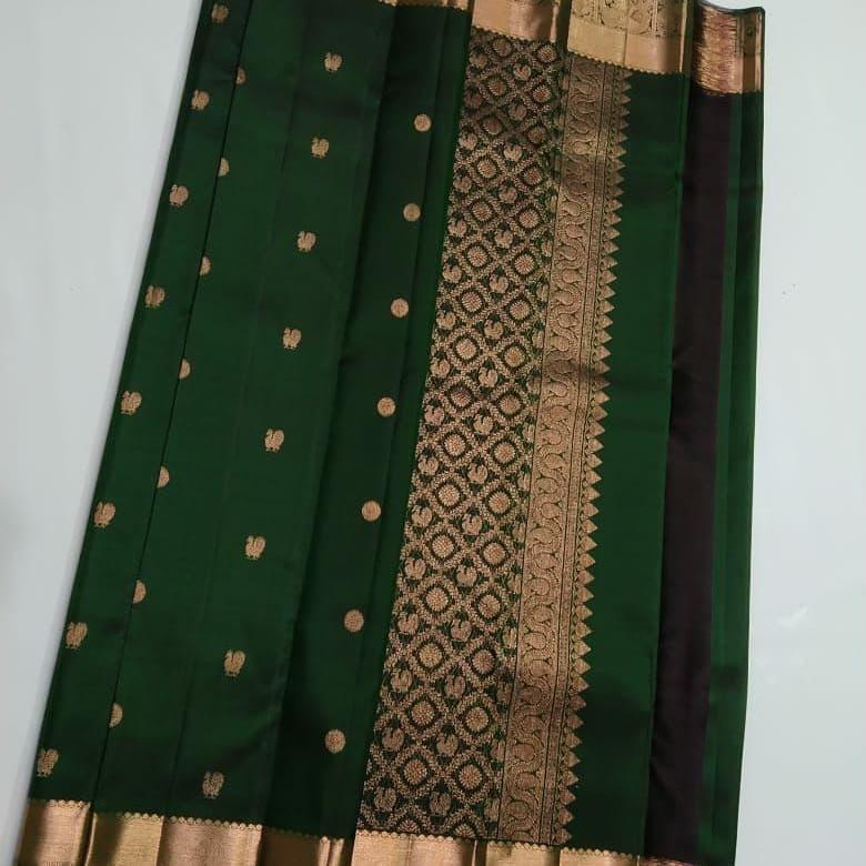 Sophisticated Dark Green Soft Silk Saree With Precious Blouse Piece ClothsVilla