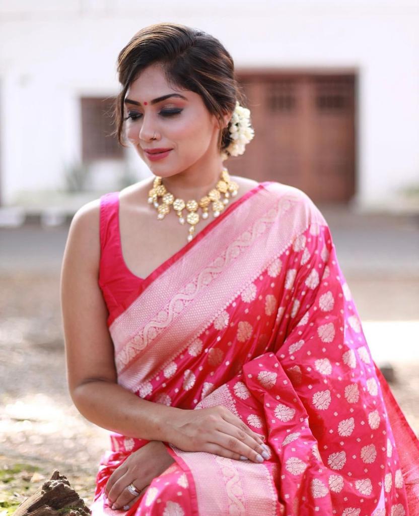 Snappy Red Soft Silk Saree With Smashing Blouse Piece Secondary image