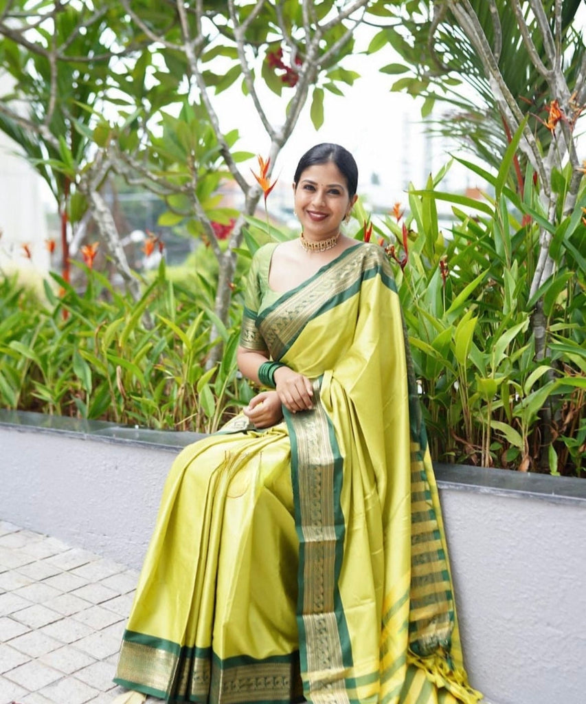 Hypnotic Perrot Soft Silk Saree With Blooming Blouse Piece ClothsVilla