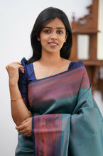 Load image into Gallery viewer, Smart Rama Soft Silk Saree With Ravishing Blouse Piece ClothsVilla