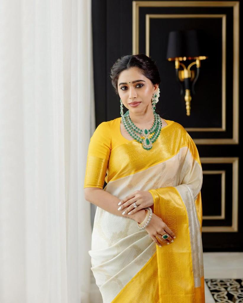 Fantabulous Stunning White Soft Silk Saree With Smashing Blouse Piece ClothsVilla