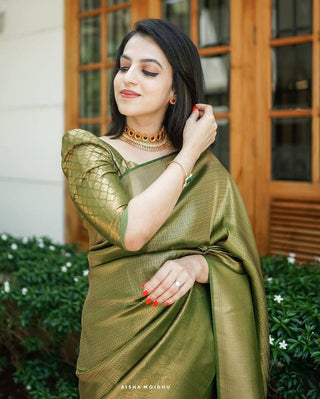 Bucolic Green Soft Kanjivaram Silk Saree With Incredible Blouse Piece ClothsVilla