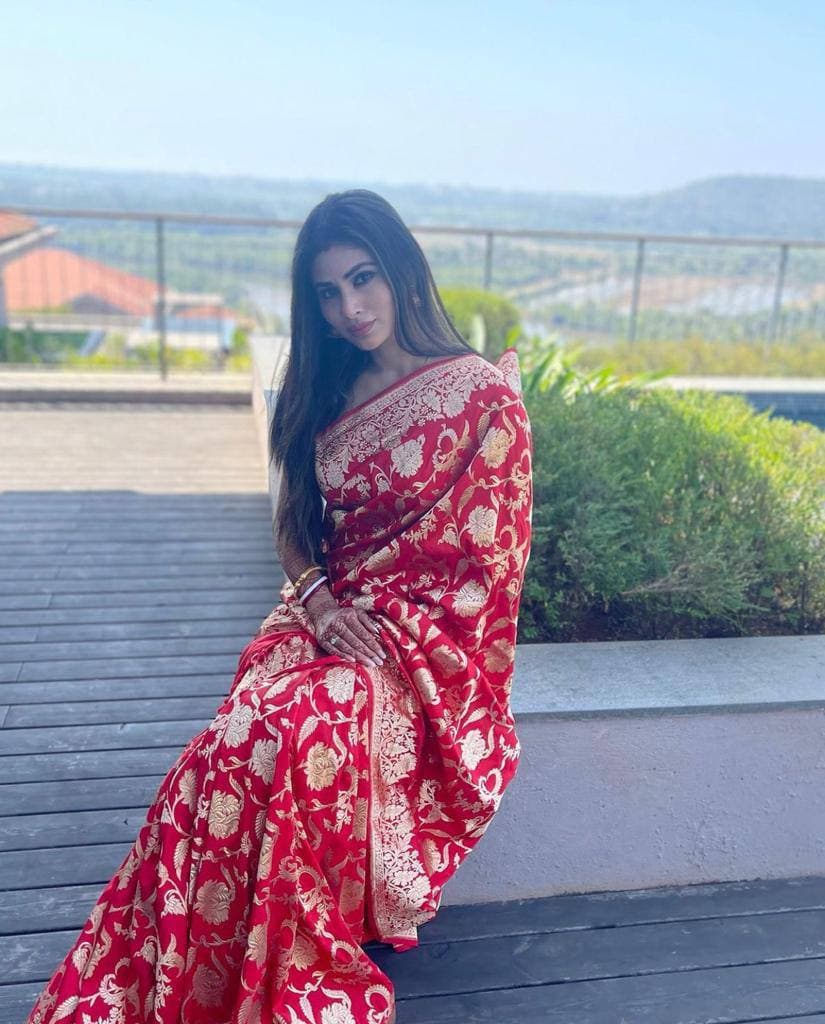 Appealing Red Soft Banarasi Silk Saree With Gleaming Blouse Piece ClothsVilla