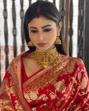 Load image into Gallery viewer, Appealing Red Soft Banarasi Silk Saree With Gleaming Blouse Piece ClothsVilla
