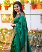 Load image into Gallery viewer, Artistic Green Soft Banarasi Silk Saree With Lovely Blouse Piece ClothsVilla