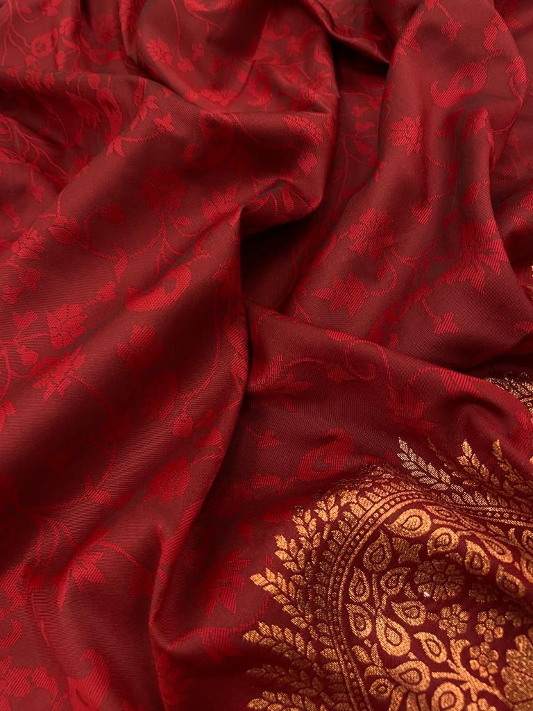 Flattering Maroon Soft Banarasi Silk Saree With Snazzy Blouse Piece ClothsVilla