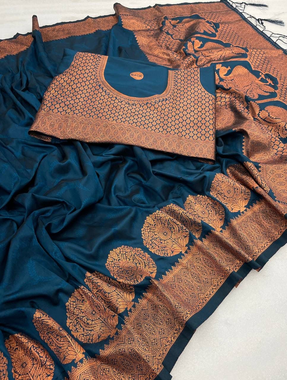 Amazing Rama Soft Banarasi Silk Saree With Snazzy Blouse Piece ClothsVilla