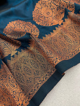 Load image into Gallery viewer, Amazing Rama Soft Banarasi Silk Saree With Snazzy Blouse Piece ClothsVilla