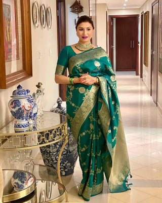 Beautiful Green Soft Silk Saree With Pretty Blouse Piece ClothsVilla