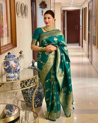 Beautiful Green Soft Silk Saree With Pretty Blouse Piece ClothsVilla