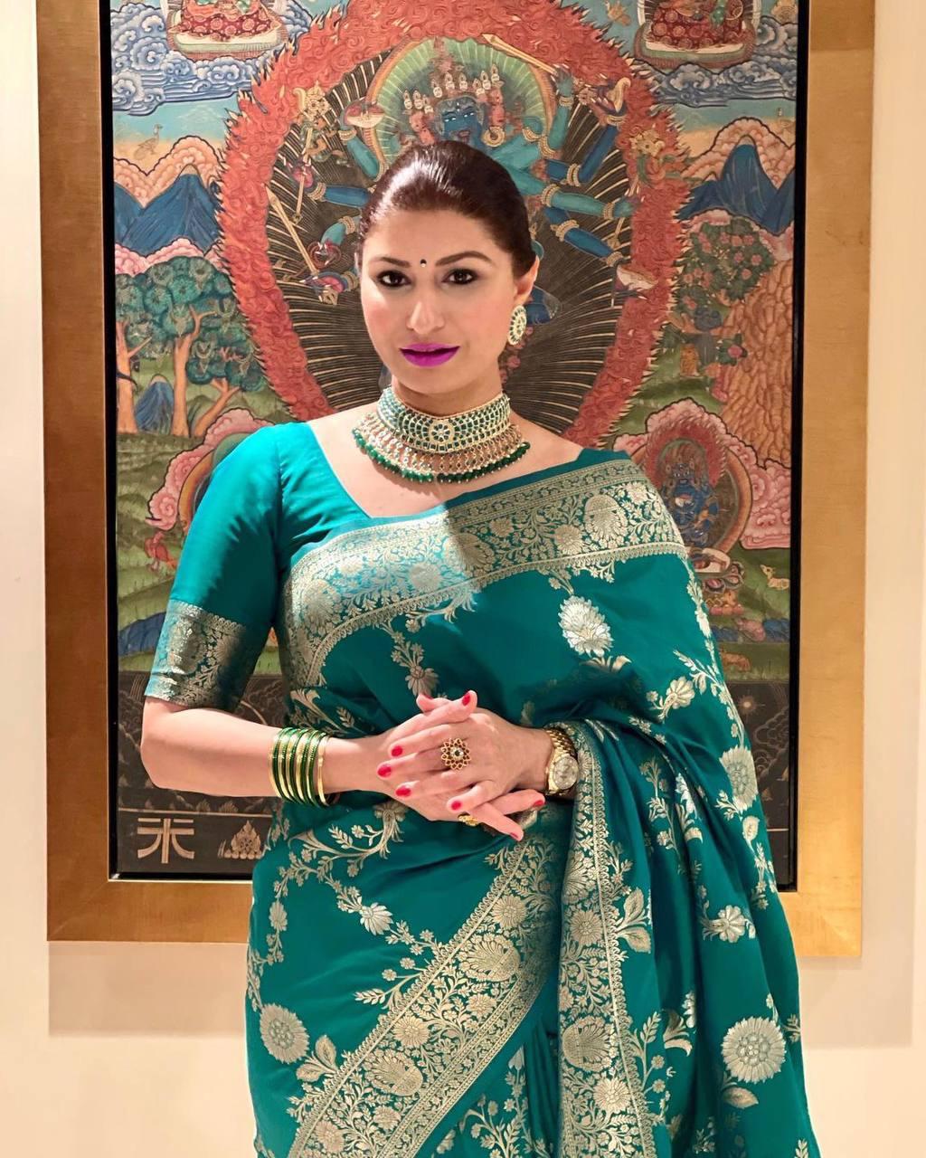 Beautiful Green Soft Silk Saree With Pretty Blouse Piece ClothsVilla