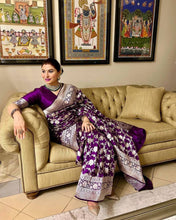 Load image into Gallery viewer, Delectable Purple Soft Banarasi Silk Saree With Gratifying Blouse Piece ClothsVilla