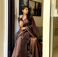 Load image into Gallery viewer, Tremendous Black Soft Banarasi Silk Saree With Elaborate Blouse Piece ClothsVilla