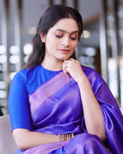 Load image into Gallery viewer, Inspiring Blue Soft Banarasi Silk Saree With Entrancing Blouse Piece ClothsVilla