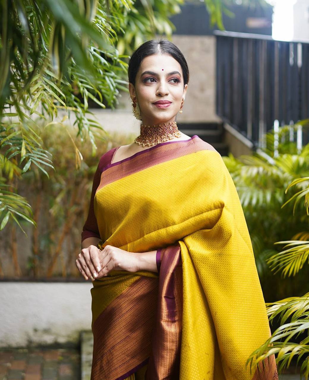 Lissome Golden Soft Kanjivaram Silk Saree With Moiety Blouse Piece ClothsVilla