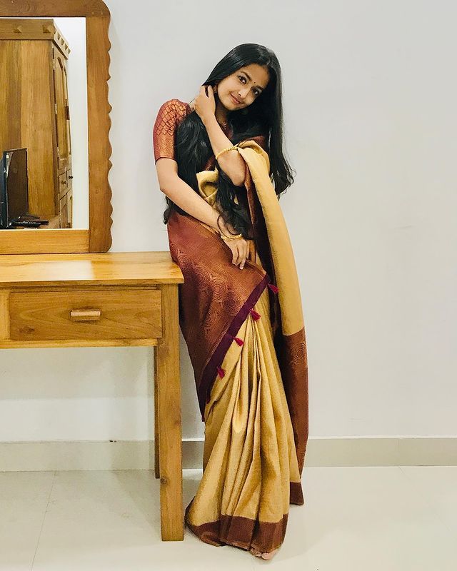Gratifying Musturd Soft Silk Saree with Dazzling Blouse Piece ClothsVilla