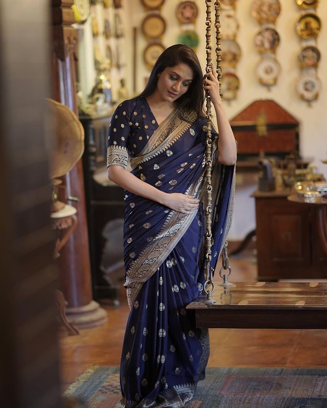 Banarasi Tussar Silk Navy Blue Saree – Sunasa