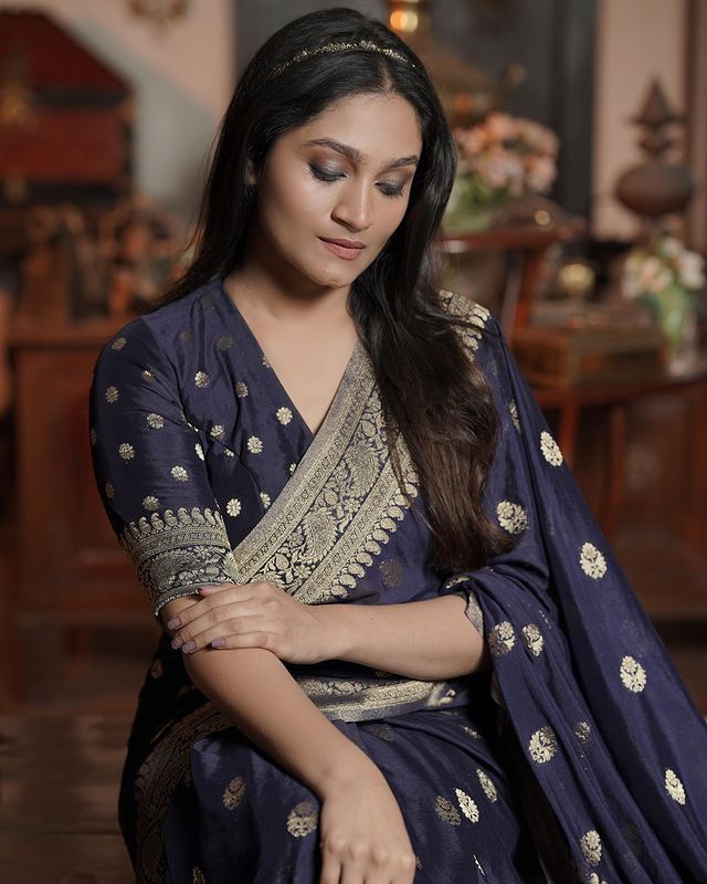 Fragrant Navy Blue Soft Silk Saree With Glittering Blouse Piece ClothsVilla
