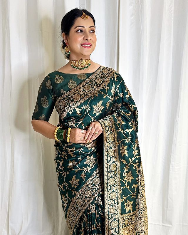 Dark Green Handloom Pure Katan Silk Banarasi Saree with Cutwork Jangla –  WeaverStory