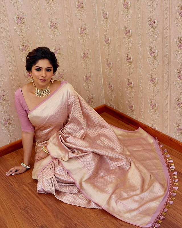 Excellent Baby Pink Soft Silk Saree With Effervescent Blouse Piece ClothsVilla