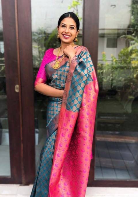 Gleaming Rama Soft Banarasi Silk Saree With Dazzling Blouse Piece ClothsVilla