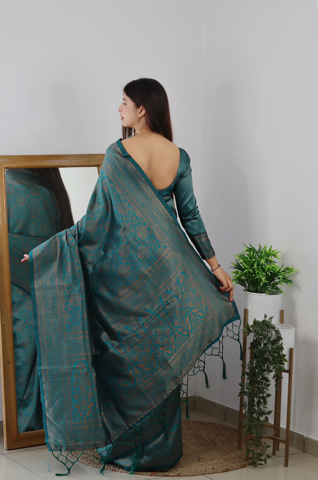 Demanding Rama Soft Banarasi Silk Saree With Lovely Blouse Piece ClothsVilla