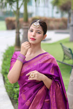 Load image into Gallery viewer, Tremendous Purple Soft Banarasi Silk Saree With Sizzling Blouse Piece ClothsVilla