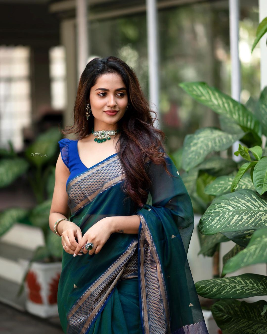 Outstanding Rama Soft Silk Saree With Snazzy Blouse Piece ClothsVilla