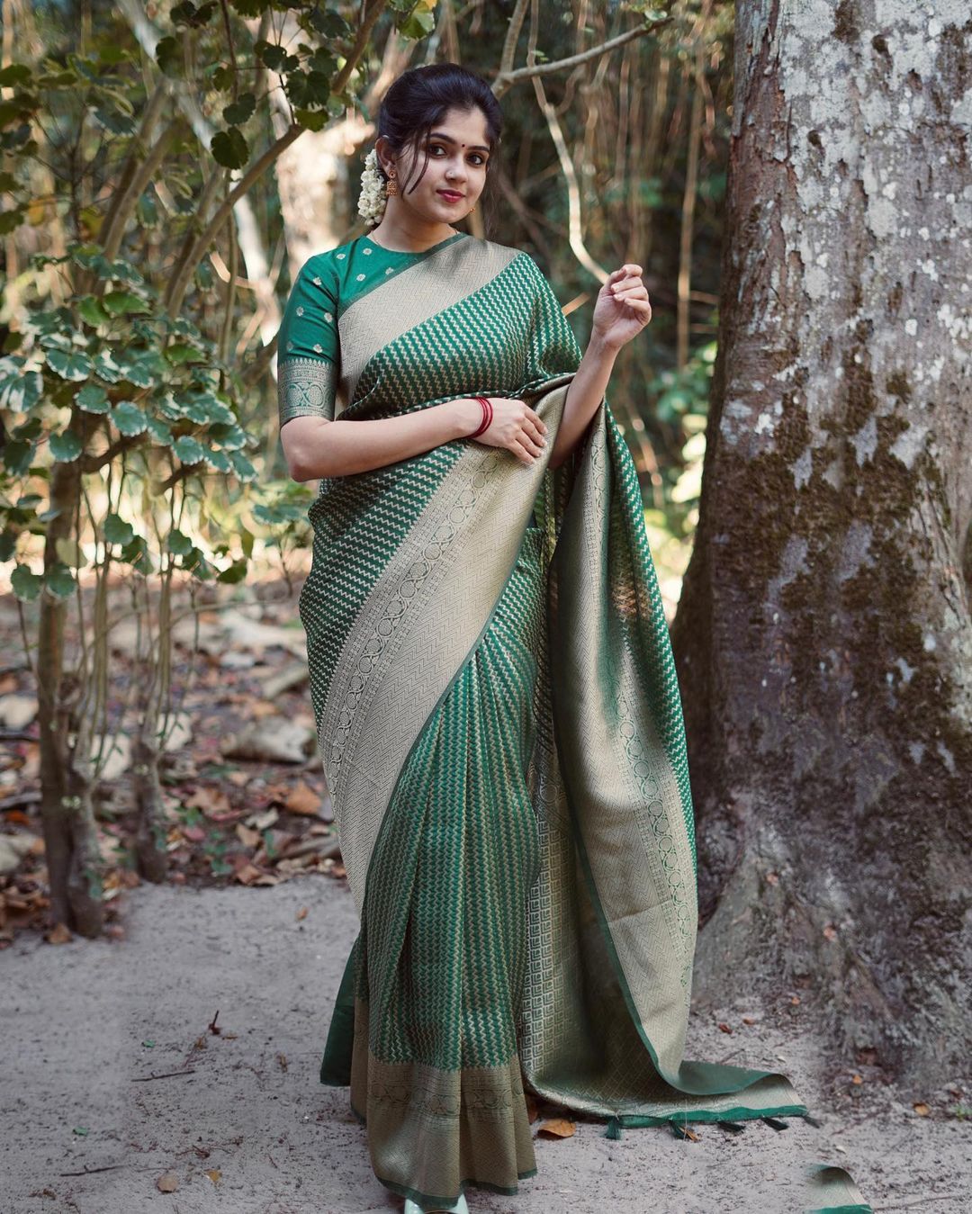 extravagant Green Soft Silk Saree With Beauteous Blouse Piece ClothsVilla