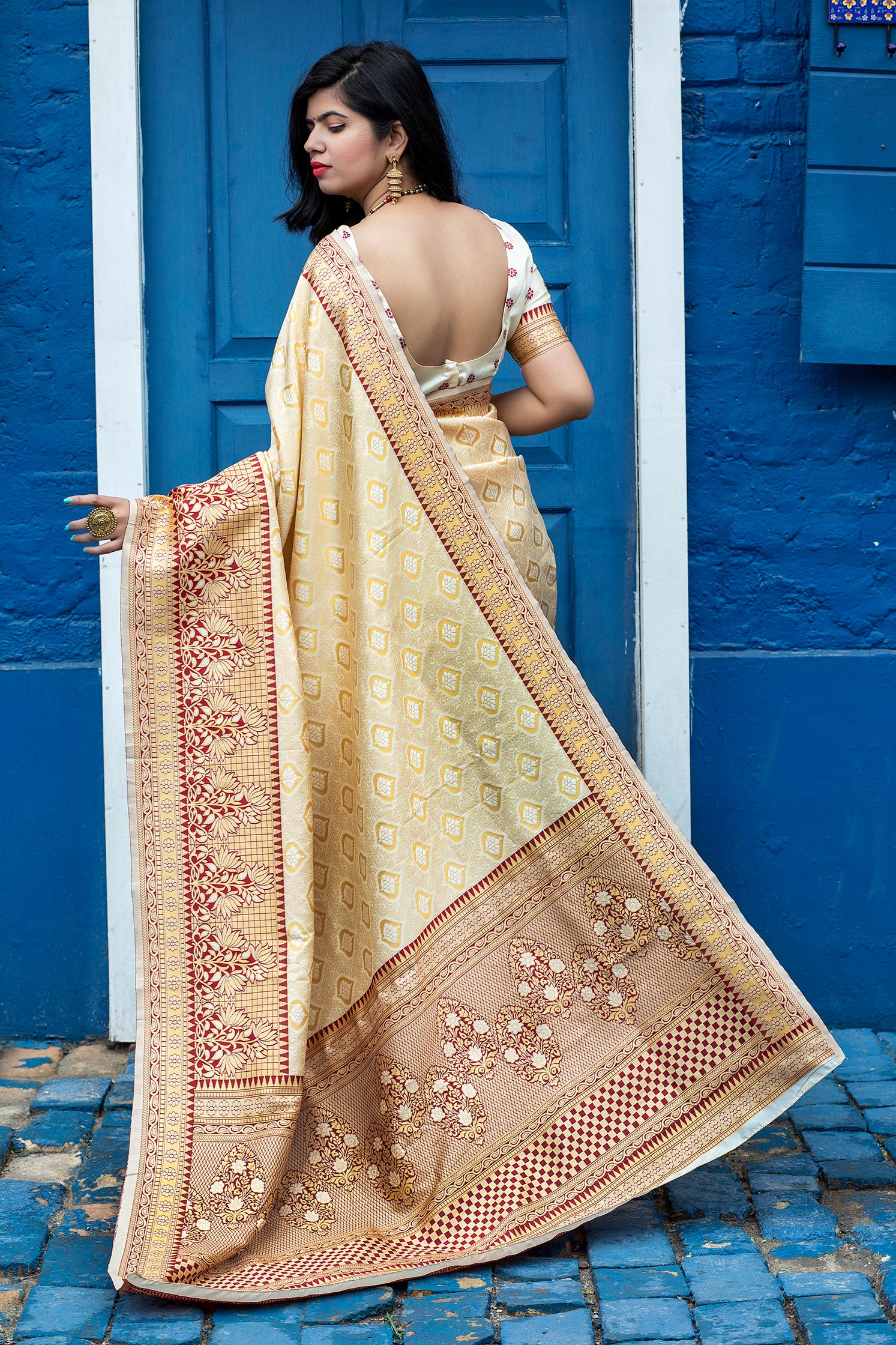 Arresting Off-White Colored Festive Wear Woven Banarasi Silk Saree ClothsVilla