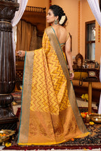 Load image into Gallery viewer, Bucolic Yellow Soft Banarasi Silk Saree With Lissome Fairytale Piece Bvipul