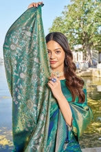 Load image into Gallery viewer, Jazzy Rama Kanjivaram Silk Saree With Engaging Blouse Piece Bvipul