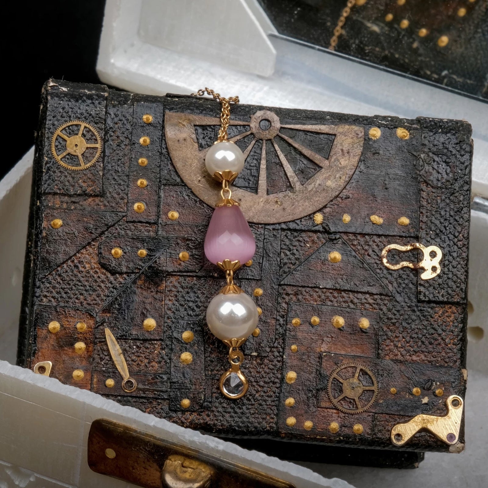 Gold-plated Pink Pearl Brass Pendant Gold-plated Pearl Brass Pendant ClothsVilla